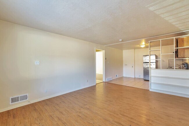 Building Photo - Unique Tri-Plex