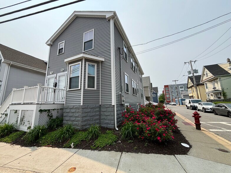 Primary Photo - 160 Bow St