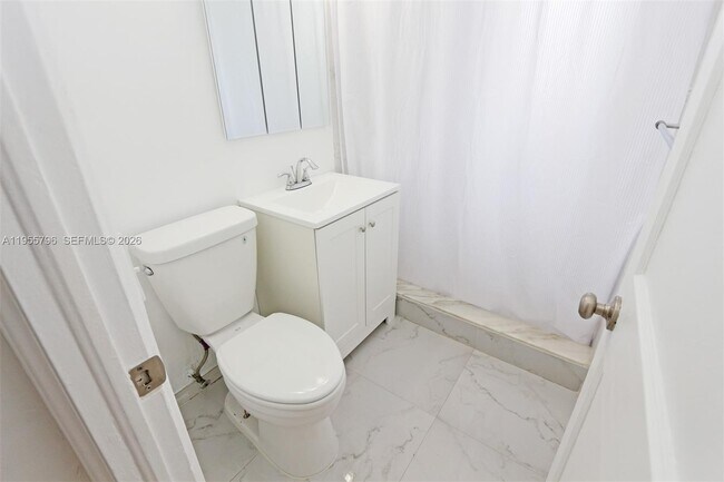 Building Photo - 2746 SW 32nd Ct