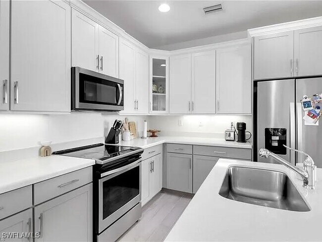 Building Photo - 9011 Madrid Cir