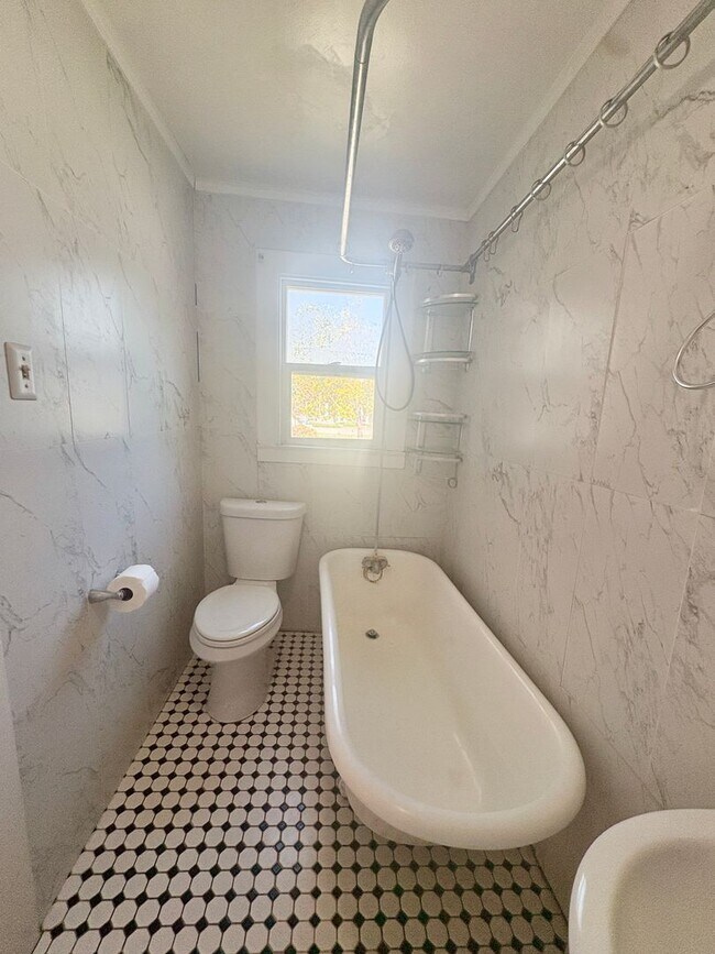 Building Photo - 446 W San Fernando St