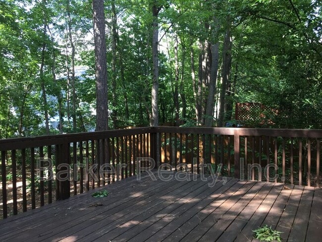 Building Photo - 2312 Colony Woods Dr