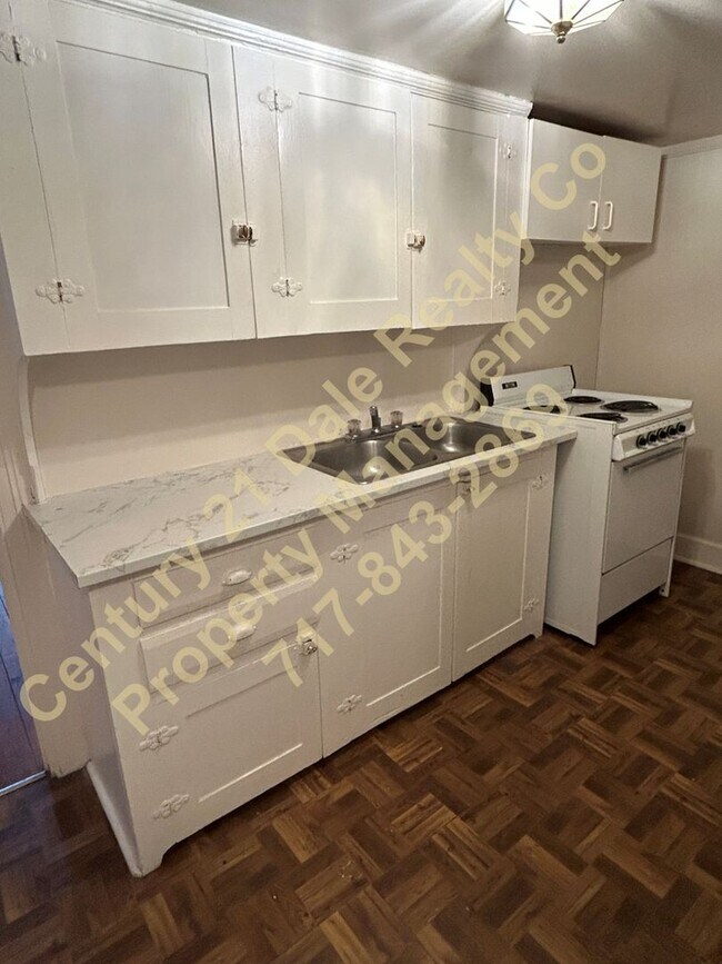 Building Photo - 362 W Broadway