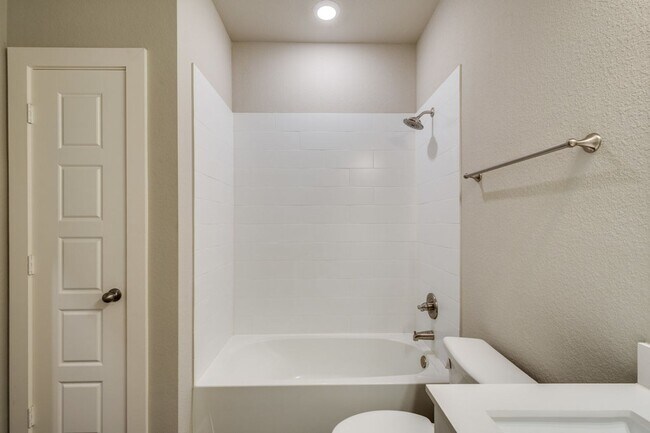 Building Photo - GORGEOUS 2 BEDROOM FOUR PLEX LOCATED IN MIDLOTHIAN ISD!