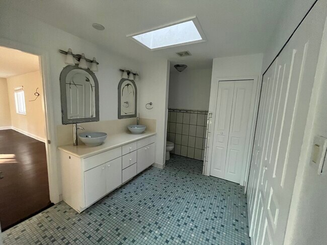 Building Photo - 114 N Tymber Creek Rd