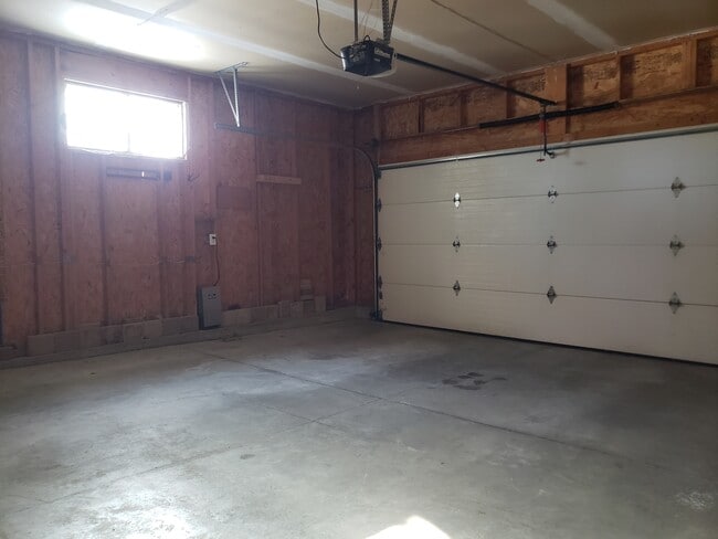 Building Photo - 3718 Stonebridge Dr