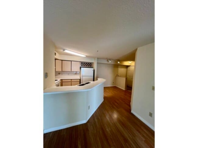 Building Photo - 1 bedroom 1 bath condo with bonus room in the Gated Bona Vista Condos