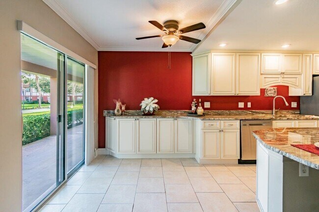 Building Photo - 650 Pinellas Point Dr S