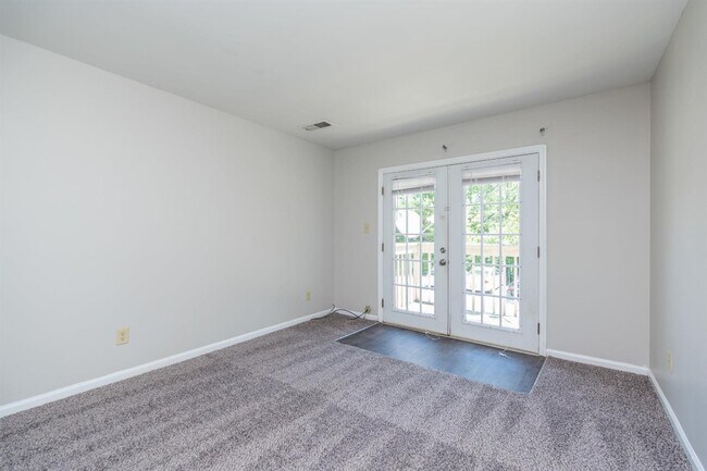 Building Photo - 3736 Camelot Dr