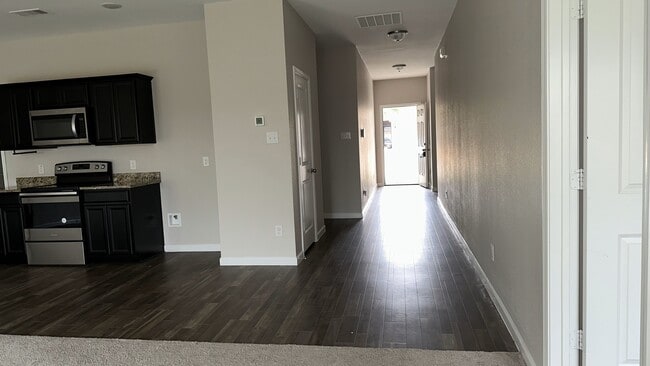 Building Photo - 421 Waterline Dr