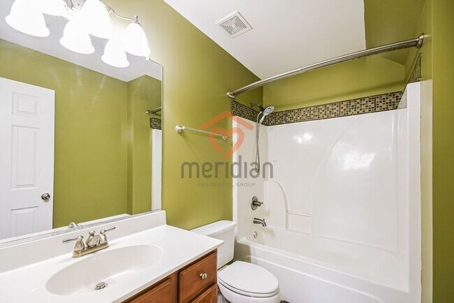 Building Photo - 3 bed / 2.5 bath - Move-in today!