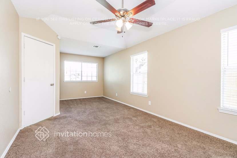Building Photo - 4136 Hathaway Dr