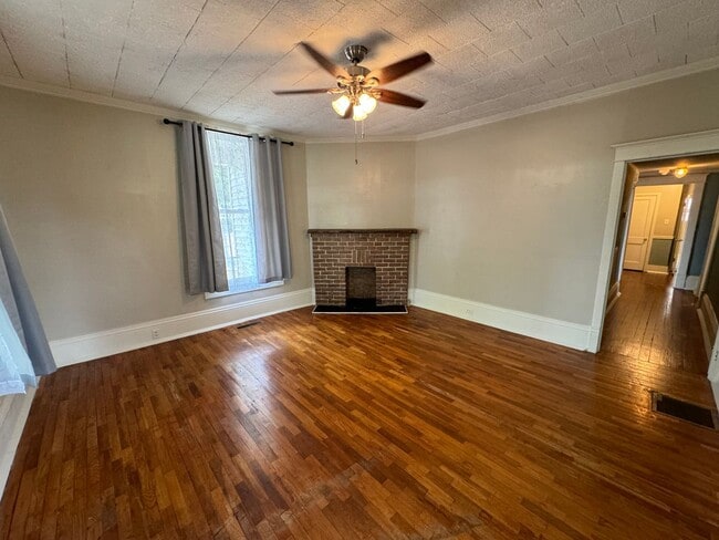 Building Photo - Large Historical 3/2 House in Summerville-$1,595