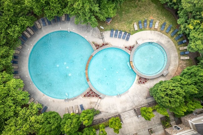 Building Photo - 3 Bedroom Flat Available at the Woodlands - REDUCED DEPOSIT