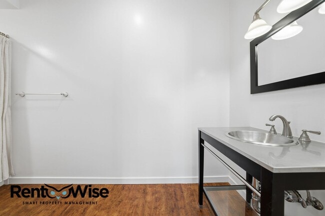 Building Photo - 2060 Sutter St