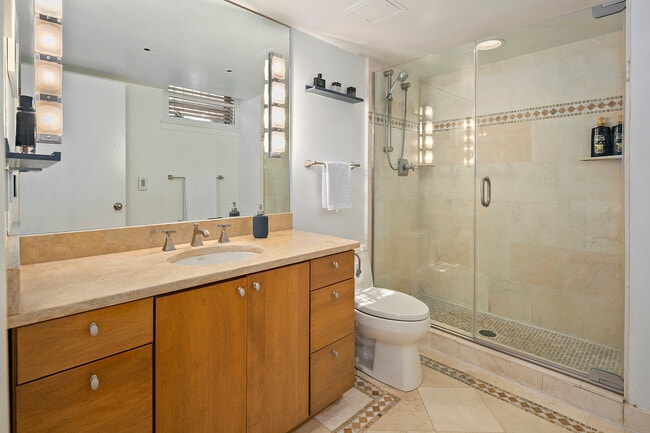 Building Photo - 3 Washington Cir NW