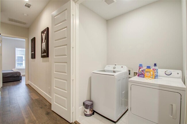 Building Photo - 2020 McGowen St