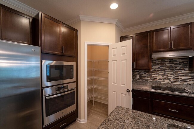 Building Photo - 543 Aventurine Ave