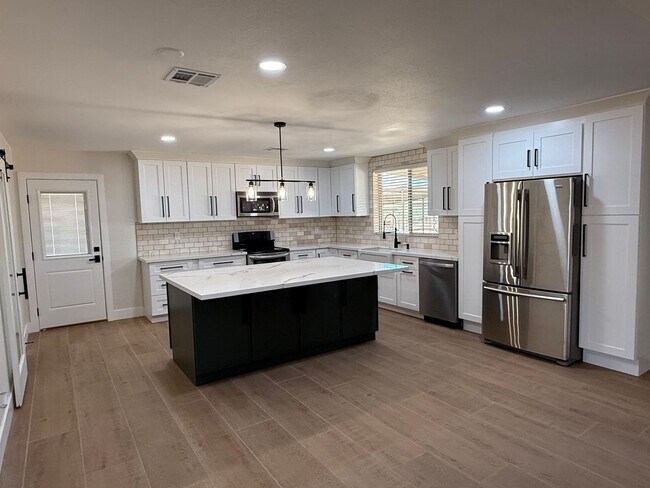 Building Photo - Cave Creek Horse Property