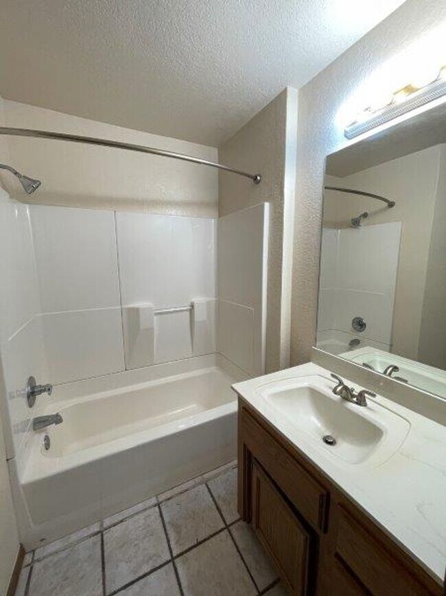 Building Photo - New Paint! 3 beds, 2 full baths, 2 car garage home for rent in S. OKC and Moore schools!