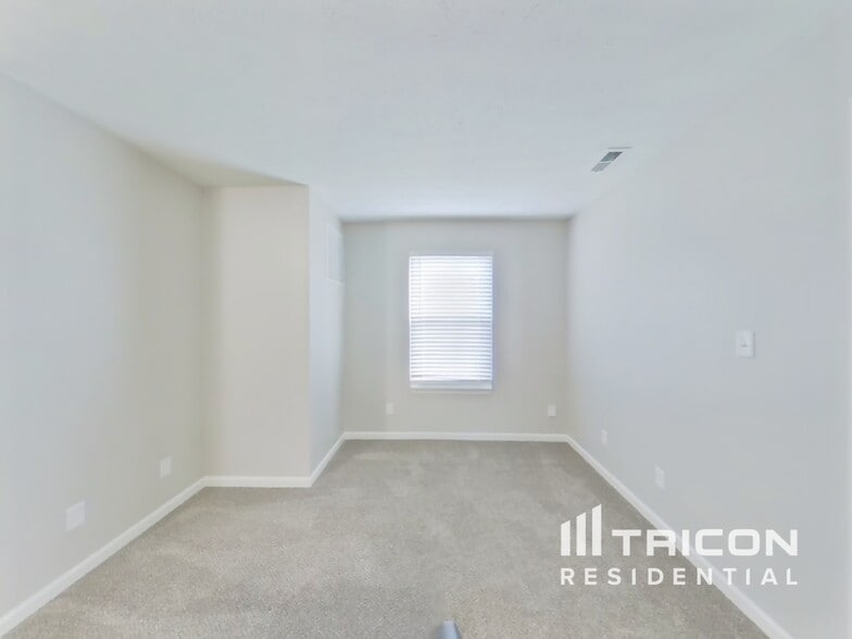 Building Photo - 1233 River Ridge Dr