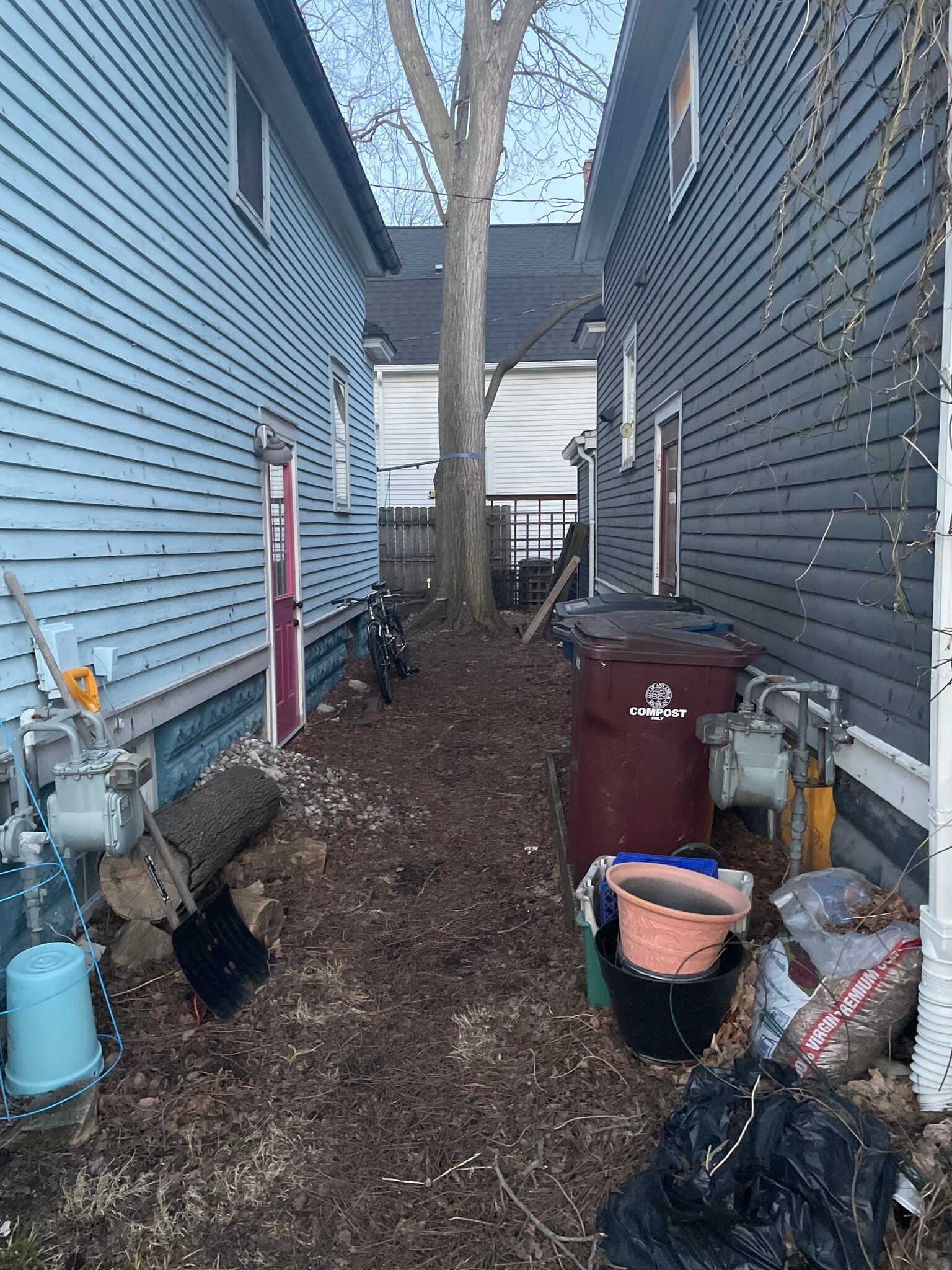 Building Photo - 563 S Ashley St