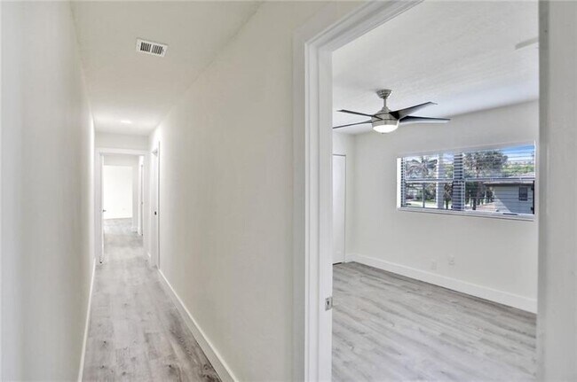 Building Photo - 4300 S Ocean Blvd