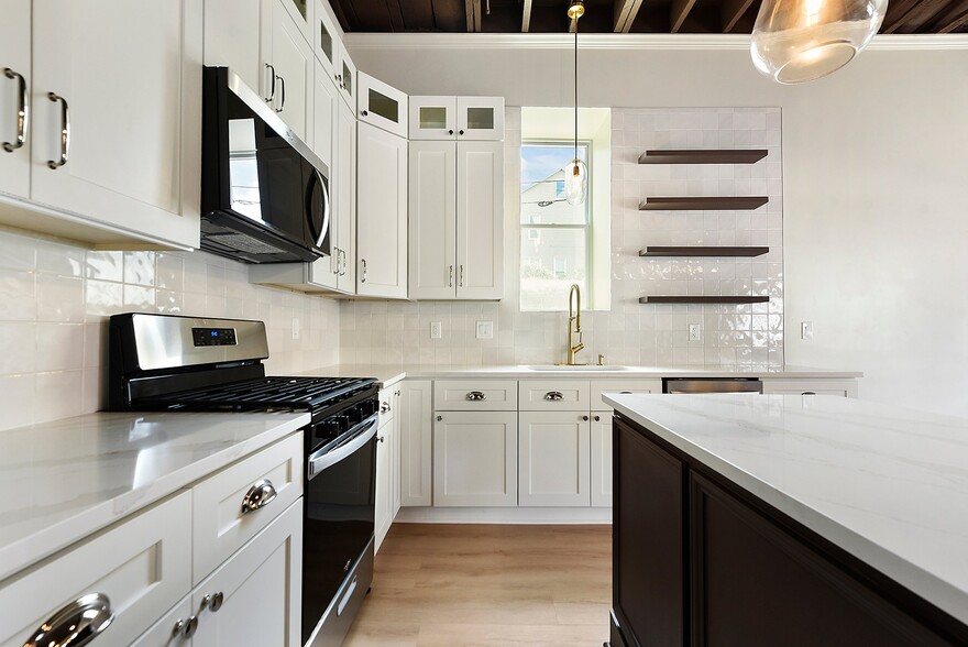 Building Photo - 421 52nd St