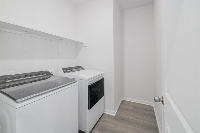 Building Photo - 105 Fossil Dr