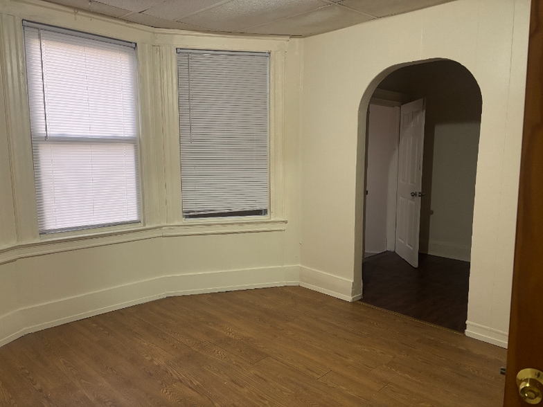 Building Photo - 615 Court St