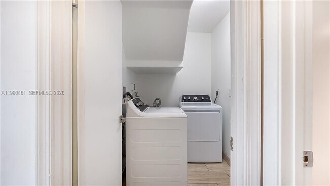 Building Photo - 876 Garnet Cir