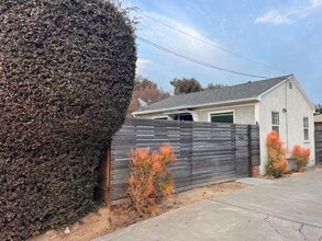Building Photo - Cozy Cottage with large fenced yard, patio