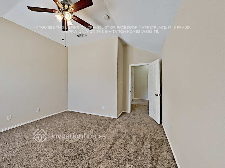 Building Photo - 4000 Iris Ct