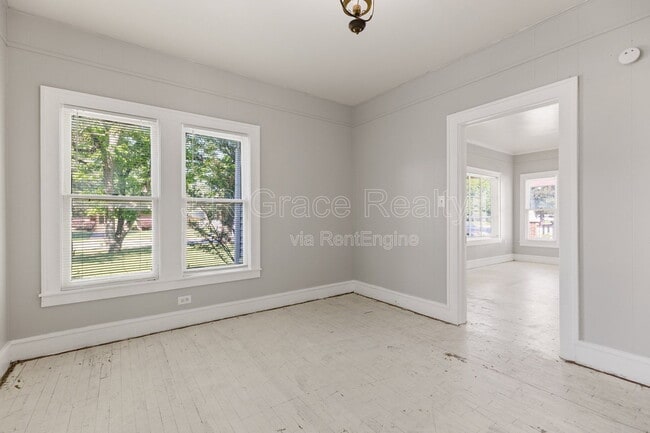 Building Photo - 609 E Walker St