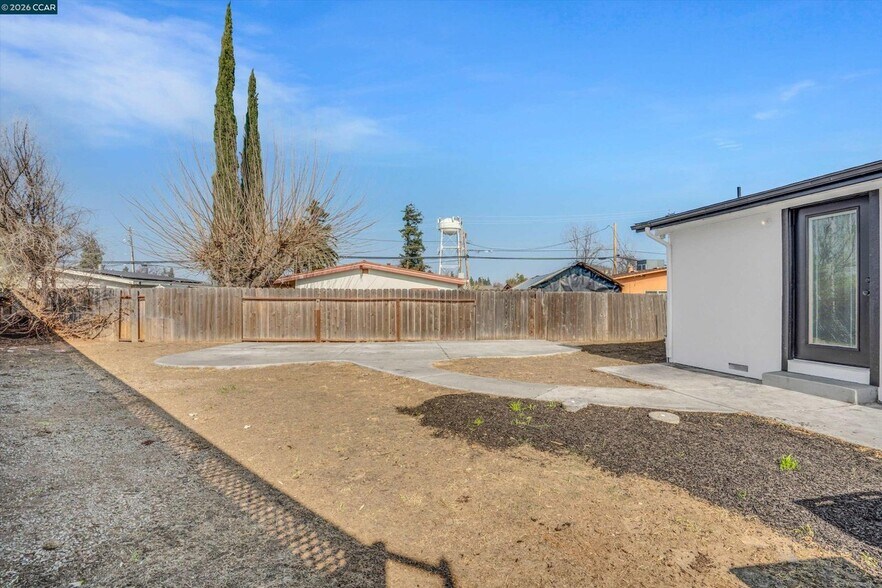 Building Photo - 753 Castle Ct