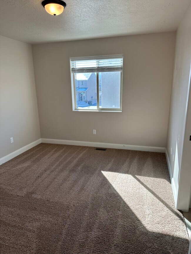 Building Photo - 3083 W 1750 S