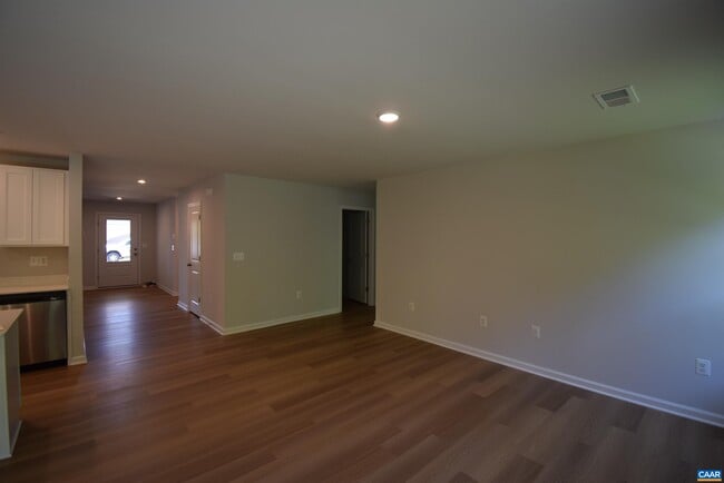 Building Photo - 335 Horse Path Dr
