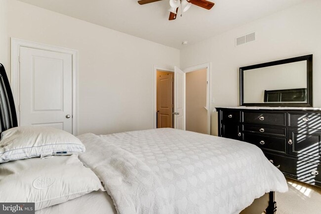 Building Photo - 18830 Bethpage Dr