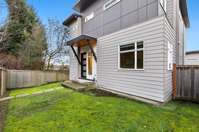 Building Photo - 11214 NE 68th St