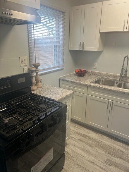 Building Photo - 4420 E 154th St