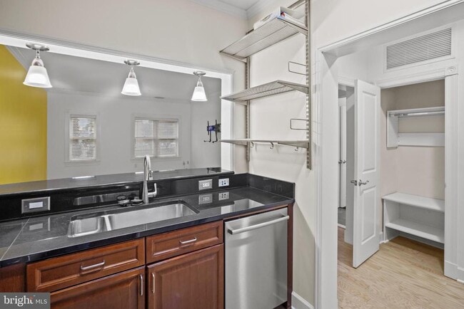 Building Photo - 401 13th St NE