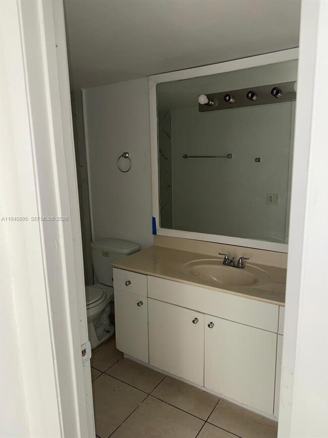 Building Photo - 1725 W 60th St