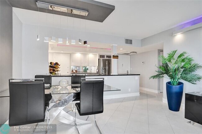 Building Photo - 1150 Hillsboro Mile