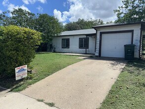 Building Photo - 908 Sutton Dr