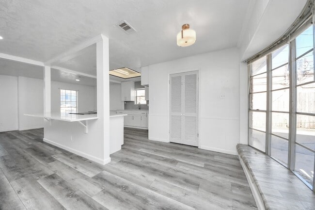 Building Photo - 8011 La Roche Ln