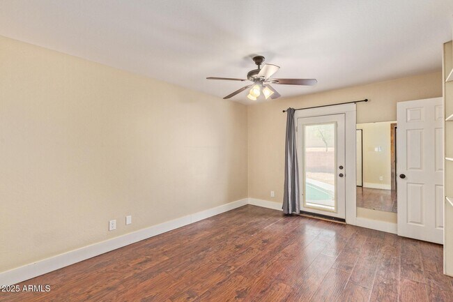 Building Photo - 319 E Riviera Dr