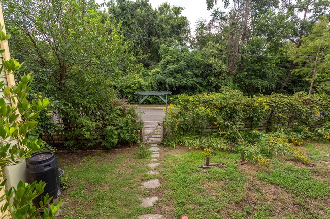 Building Photo - 510 Oakwood Ave