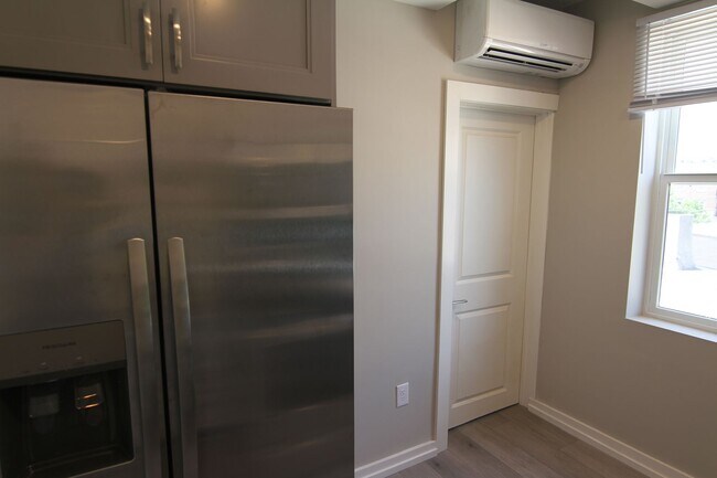 Building Photo - 3945 Baring St