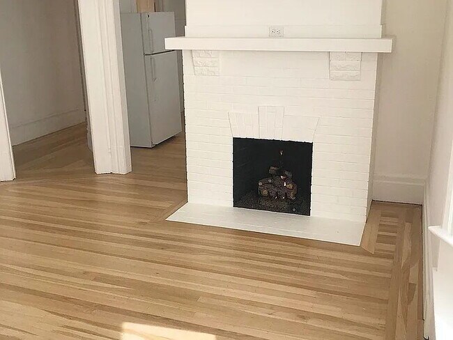 Building Photo - "Charming 1-Bedroom Haven in Vibrant San Francisco's Heart!"