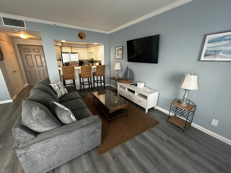 Living Room - 655 Columbia St